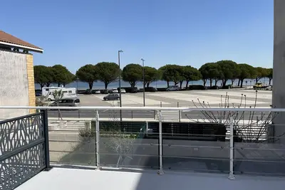 Image de le lac devant sa porte- base de Bombannes proche, ocean à 5 minutes