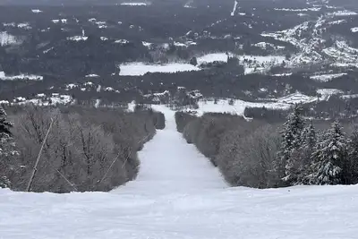 Image de New! Slopeside Winterplace 3 bedroom condo, Steps from A/B lifts!