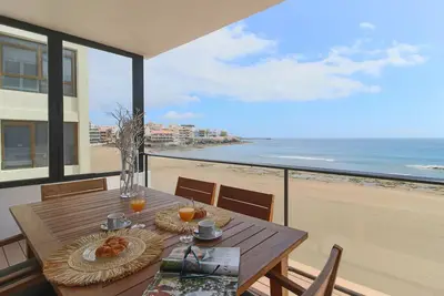 Extra luxurious apartment on the beachfront.