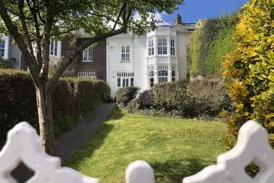 Image de Waterfront period house