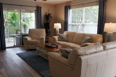 Image de Walk to Lake Sumter Landing! Golf cart included!