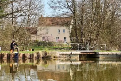 Image de Gite dans hameau calme, au bord du canal, entre Guédélon et Val de Loire