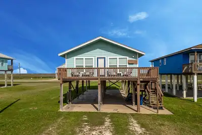 2nd Row Beach Escape | Steps from Beach | Nba Jam, Shuffleboard & More!