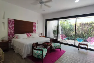 Image de 2 Br Patio Oasis Steps from Beach & Supermarket
