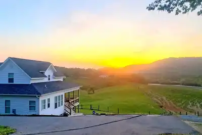 Image de Open! *Power&Water* Mountain Views & Tranquil Surroundings. Hot Tub!