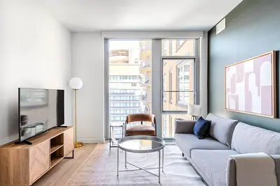 Luxe Crystal City 2br w/ Pool, Gym, W/D, 1 block to to Wf by Blueground