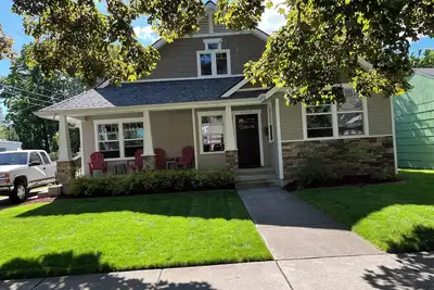 Image de Remodeled Beach House in Fortgrounds-Walk Everywhere