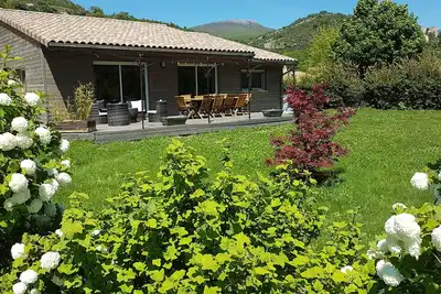Image de Modern and warm wooden house in a quiet area