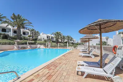 Superbe villa \"Villa Mourisca\" - piscine, wifi, vue sur le jardin, barbecue