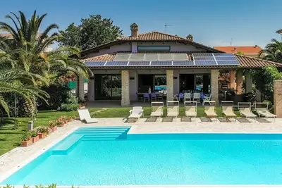 Elegant Villa with pool with whirlpool area, located in San Costanzo, only 5 km from the sea