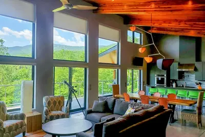 Image de Luxury Home with Unsurpassed Views W Hot Tub