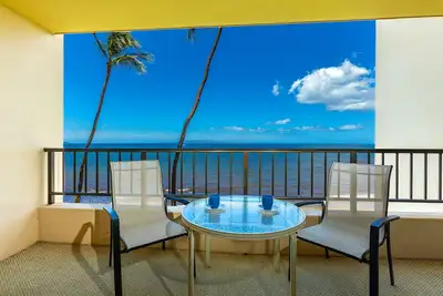 Image de Gorgeous Oceanfront Retreat! Marvel at the Stunning Views from Sugar Beach #326\n