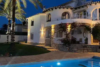 Image de seaside villa with mountain view