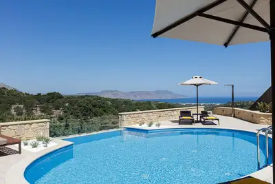 Image de Stunning Panoramic and Sea Views, Mini Spa, Table Tennis and Playground!