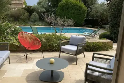 Image de Villa de Rêve à Puyvert, Votre Havre de Paix au Cœur du Luberon