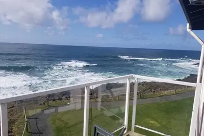 Image de Depoe Bay Condo! Right on the Ocean! ! Fantastic Views! !