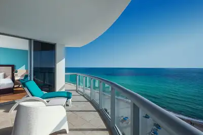 Image de Two-Bedroom Marenas Oceanfront Apartment