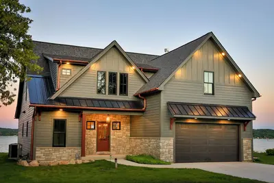 Image de Barefoot Cottage lakefront on S Lake Leelanau
