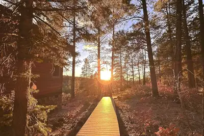 Image de Luxury Cabin on Brazos River with breathtaking views of Brazos Cliffs.