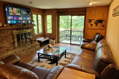Image de Relaxing 2-Bedroom Mountain Condo - Rockslide View