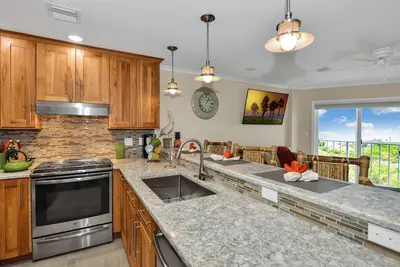 Image de Stunning Oceanfront Condo with Pool, Marina, Beach & More!