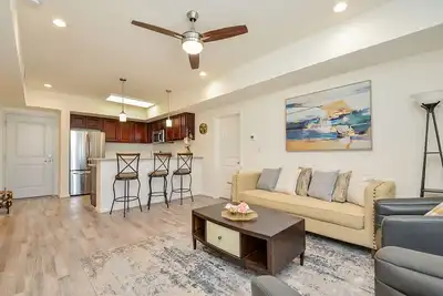 Image de Spacious Cozy Home in Lifestyle Center| Gated Condo |3b