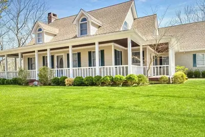 Image de Peaceful, Private, Perfect Family Getaway in prime Wainscott location!
