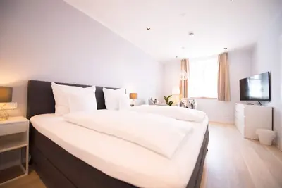 Image de Ap 8 - Herrenberg-Suite Junior-de Luxe-Sdb privée avec douche-Vue sur la cour