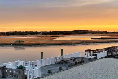 Image de *New listing, waterfront home with two balconies, 18 miles to Lbi!