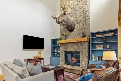 Image de Moosehead Lodge | Big Sky Town Center