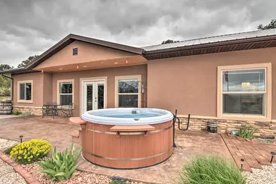 Image de Stunning Home w/ Fire Pit, 11 Mi to Mt Yale!
