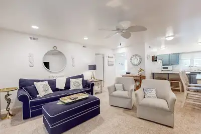 Image de Sea Colony Condo w/ Private Beach, WiFi, Shared Pool/Hot Tub, Central Ac, & Deck