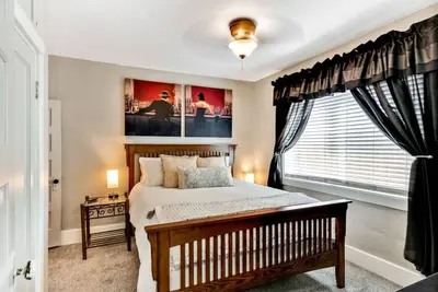 Image de 2br/1ba Cute 1910 Cottage - Walk Downtown!