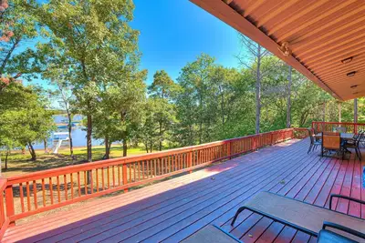 Image de Custom Waterfront Cabin with Private Boat Dock