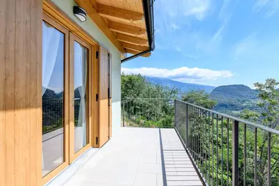 Appartement \"Nonno Bigi Tulipano\" avec vue sur les montagnes, Wi-Fi, balcon et jardin