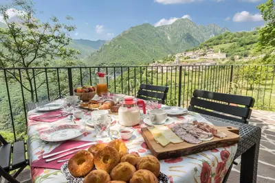 Appartement \"Nonno Bigi Papavero\" avec vue sur les montagnes, Wi-Fi et jardin