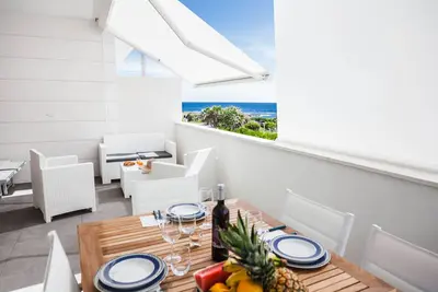 Image de Calabona's Promenade Apartment