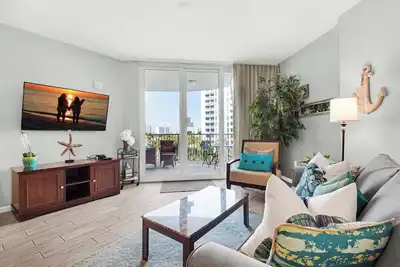 Image de 🌴Beach Nearby+ Lagoon Pool -Palms 1505☀️