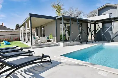 Image de Modern Villa Barcolana with a swimming pool