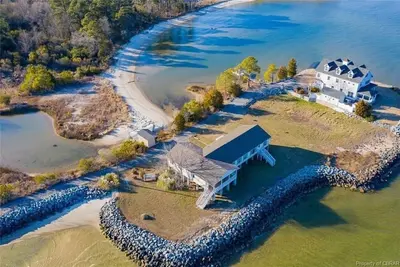 Image de Beach house with private beach, kayak and canoe