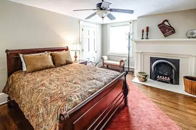 Image de The Litz Mansion Room #1 - The Litz Suite