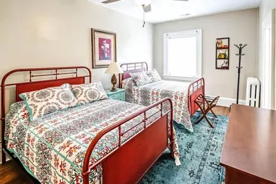 Image de The Litz Mansion Room #6 - The Doctor Johnston Suite