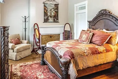 Image de The Litz Mansion Room #8 - The Colonel May Room