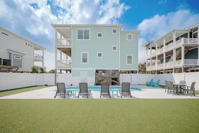 Image de Pappy's Place: Spacious, Modern Vacation Rental with Pool and Elevator