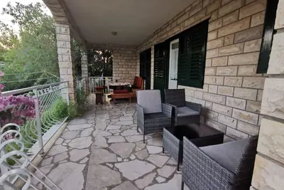 Appartement de trois chambres prés de la plage Vinisce, Trogir (A-4288-a)