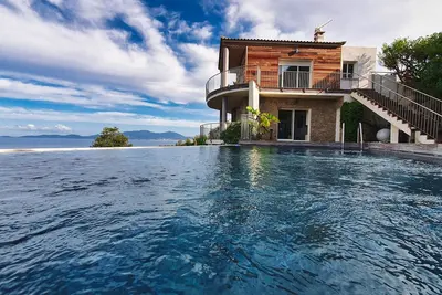 Image de villa 12 personnes  vue mer golfe d' Ajaccio   3 mn de la plage  Piscine Jacuzzi