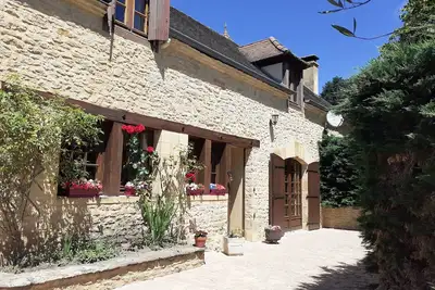 Image de Maison Périgourdine Avec Piscine Privée. Située à 4 kms de Sarlat