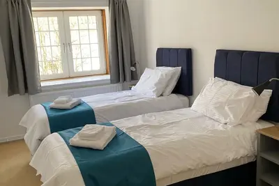 Image de Vue sur la cour-Appartement-Famille-Salle de bain privée séparée