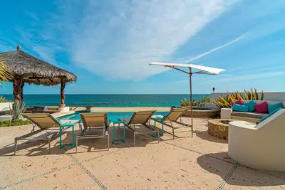 Image de Beachfront 4bd Villa with a Wrap Around Upper Terrace and a Private Pool