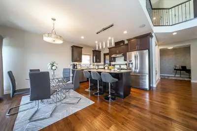 Image de ★Huge Luxury Home ★ Patio ★ Games Room ★ WiFi!